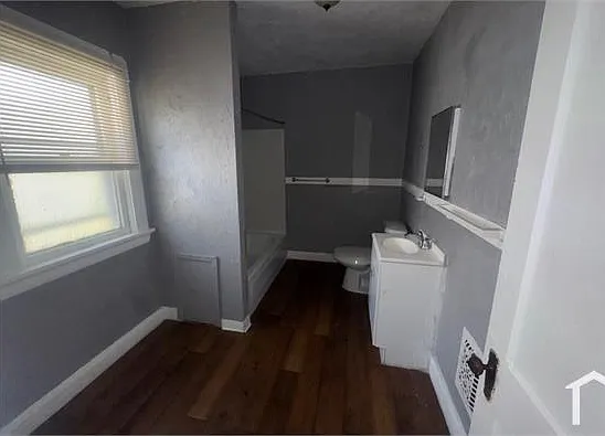 10006 Pierpont Ave — Photo 2