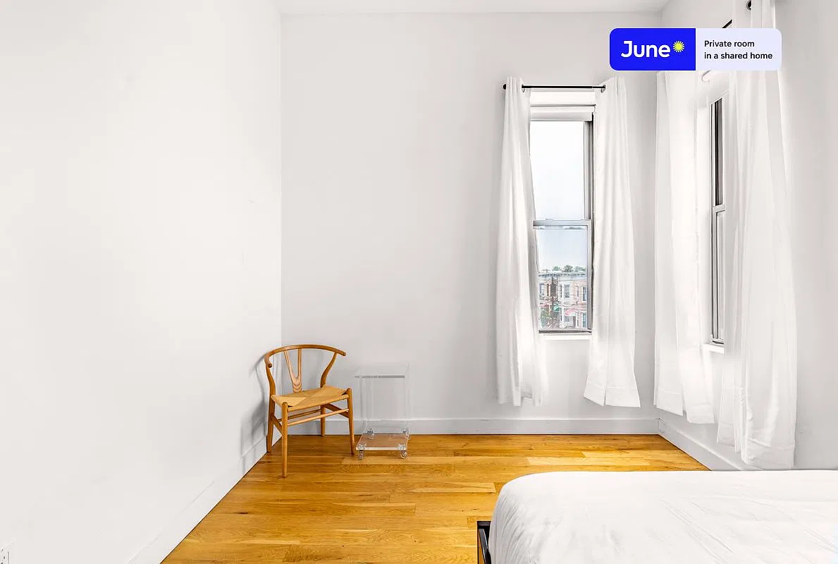 Full bedroom in 5 bed/3 bath home in Ridgewood #1408 B — Photo 4