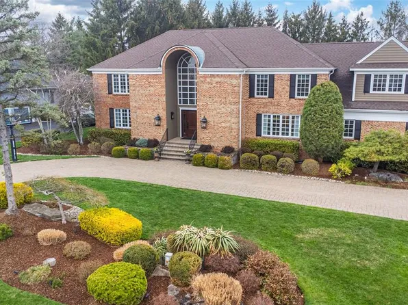 5 Blackberry Ln, North Caldwell, NJ 07006