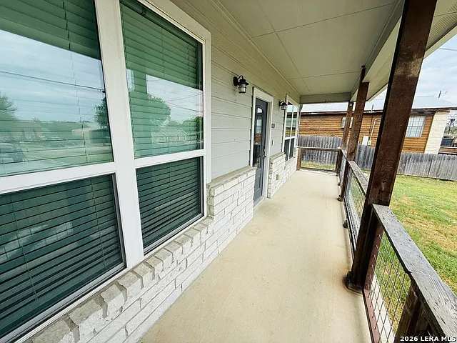 3 bed, 2.0 bath, 1276 sqft, $2,500 — Photo 2