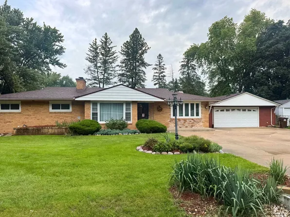 106 Superior Ave, Machesney Park, IL 61115