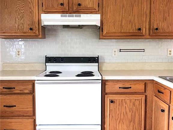 4th image of 185 Madison St #187