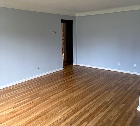 3rd image of 24143 Hedgewood Ave