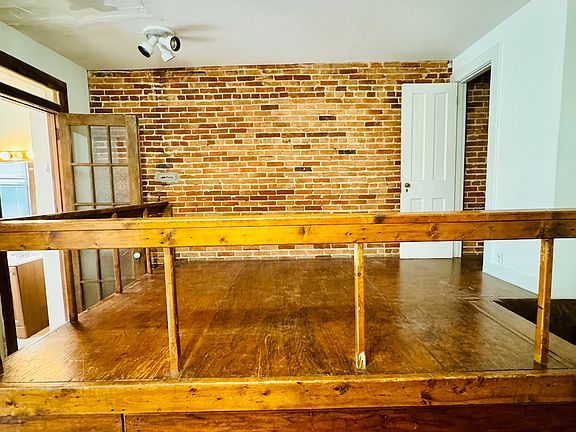 3rd image of 1018 N Calvert St APT 2R