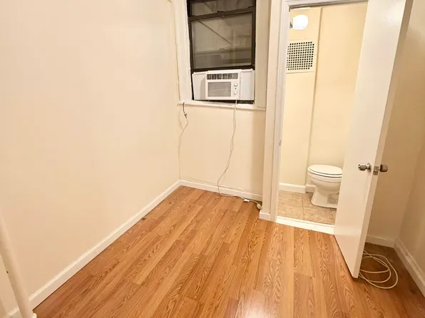 87 Christopher Street image 7 of 10