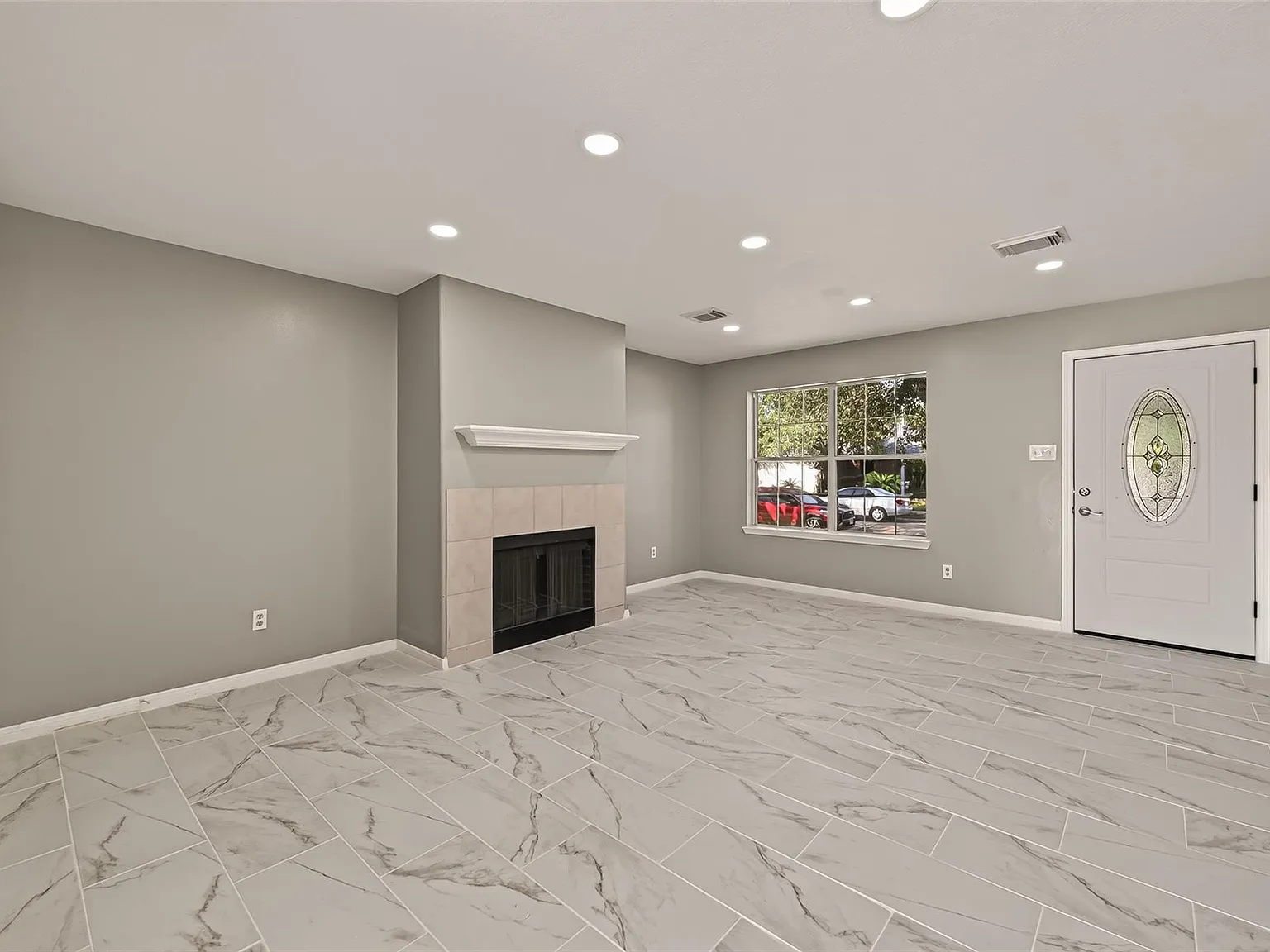 4 bed, 2.5 bath, 2280 sqft, $2,303 — Photo 2