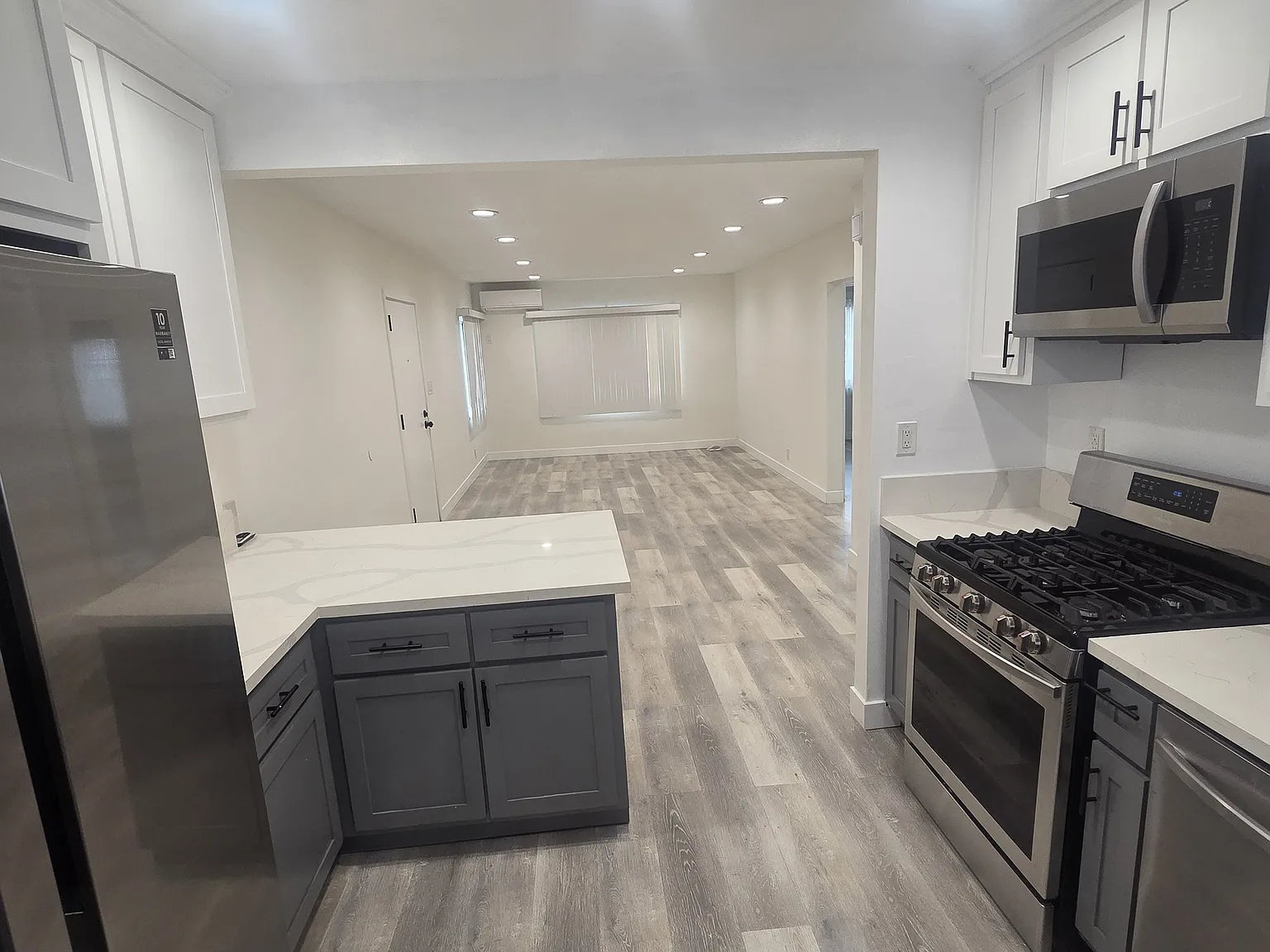 3 bed, 1000 sqft, $3,500 — Photo 4