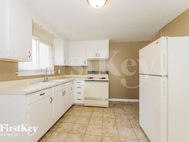 5042 N Bellaire Ave — Photo 9