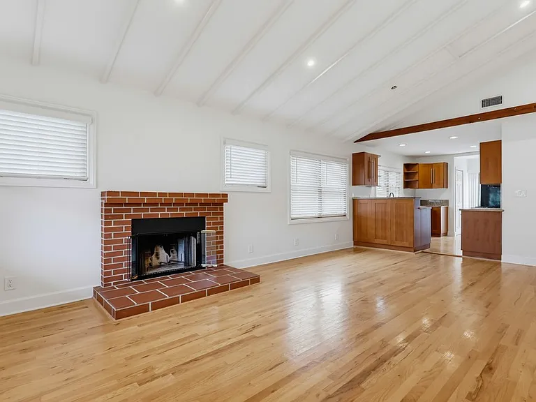 4356 Louisiana St — Photo 4