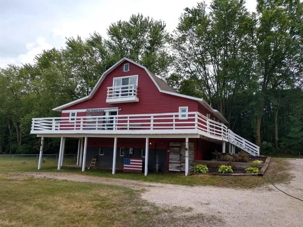 8955 E Long Lane Dr, Knox, IN 46534