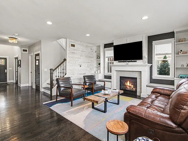 3906 Hillside Dr — Photo 2