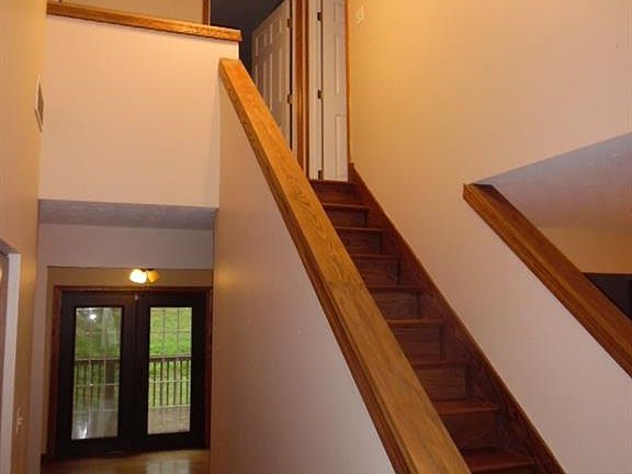 3rd image of 105 Creston Ln