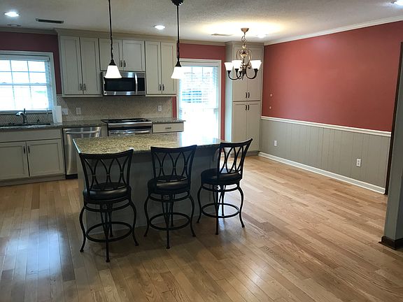 4th image of 1905 Beechwood Ct