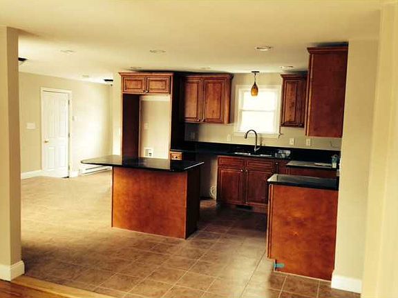 3rd image of 475 Squantum Dr