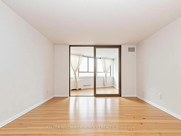 270 Queens Quay W #1107 — Photo 2