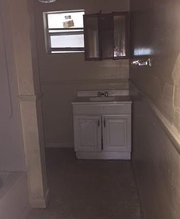 2nd image of 402 E Ventura Ave