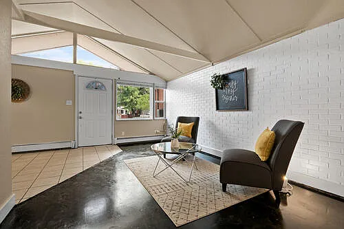 2 bed, 820 sqft, $1,895 — Photo 3