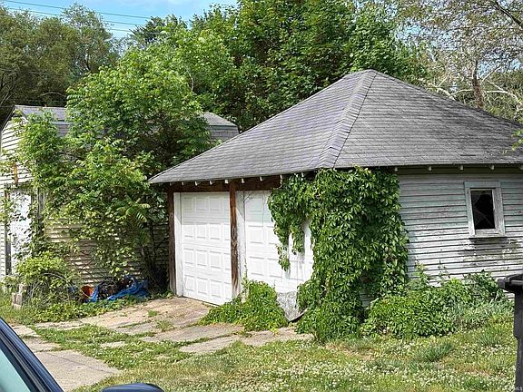 4th image of 212 W Crawford St