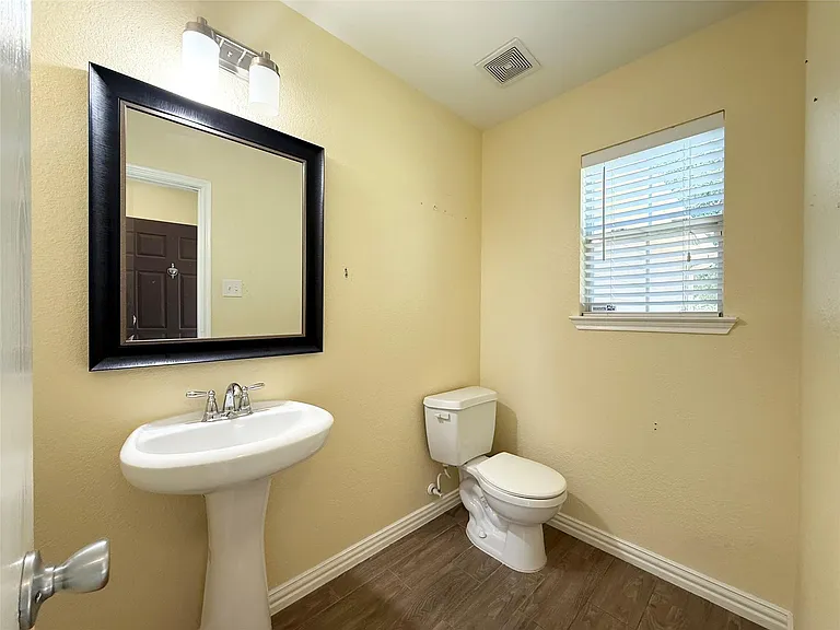910 Staffordale Manor Ln — Photo 6