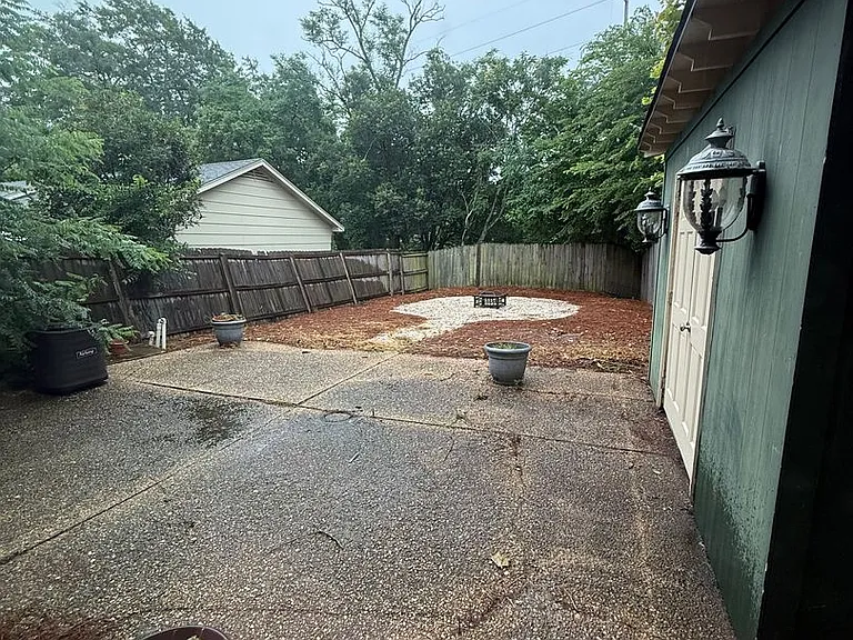 2028 Hazel Hedge Ln — Photo 8
