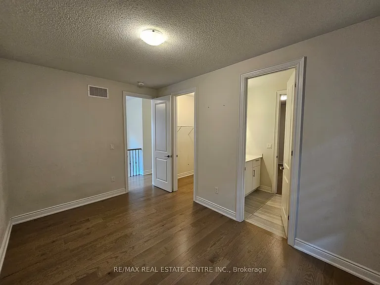18 Gladmary Dr — Photo 32
