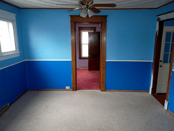 4th image of 10 Myers Ave