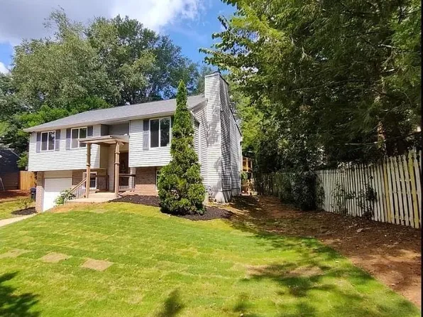 710 Singing Hills Ct, Roswell, GA 30076