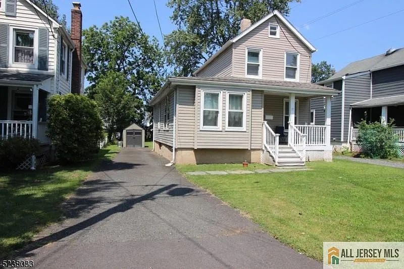 3 bed, 2.0 bath, 1315 sqft, $3,200 — Photo 2