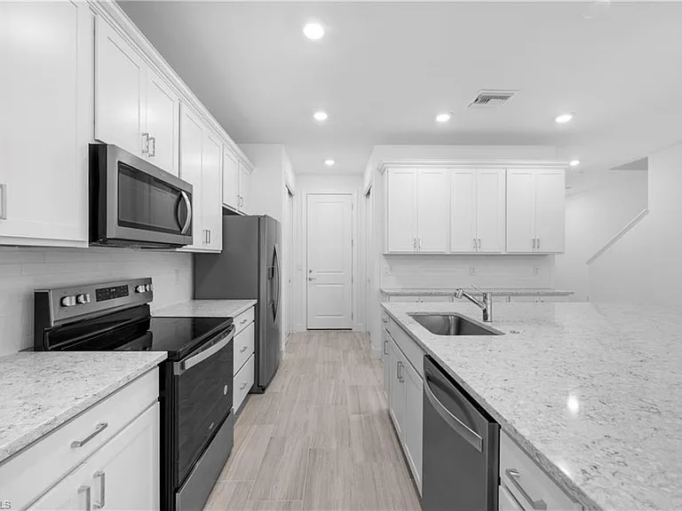 4246 Sonoma Oaks Cir — Photo 12
