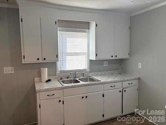 5th image of 909 Grace Ave