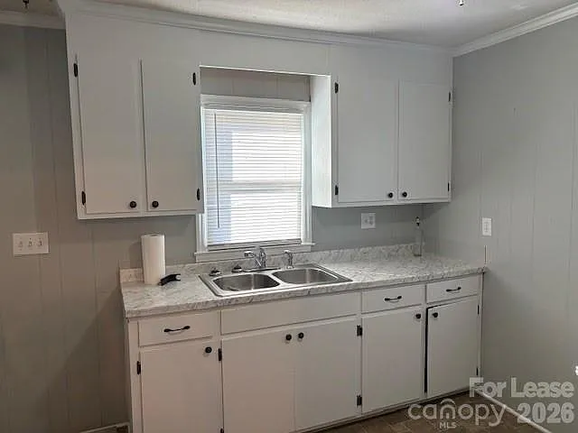 909 Grace Ave — Photo 5