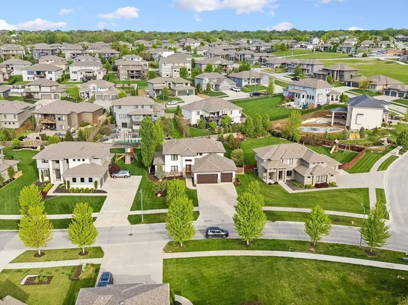 1606 Blue Sage Pkwy, Elkhorn, NE 68022