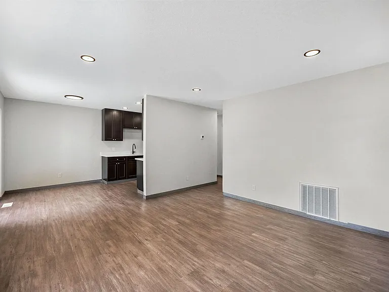 103 E 12th Ave — Photo 5