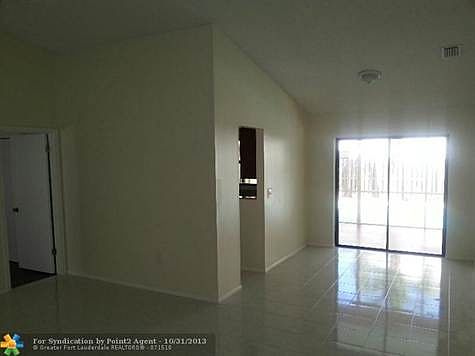 4th image of 11821 NW 35th St