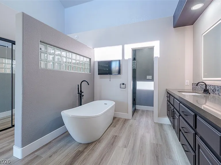 8185 Round Hills Cir — Photo 17