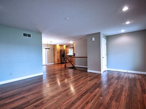 3rd image of 20633 Meadow Ln