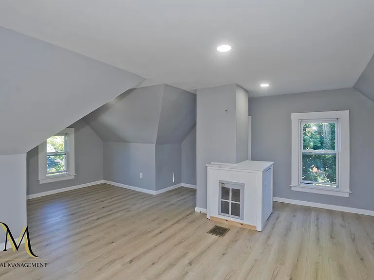 653 Belmont Ave — Photo 26