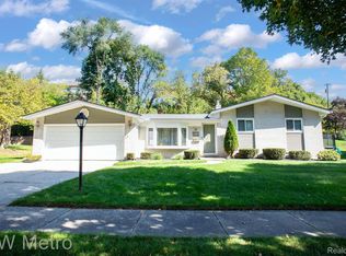 24136 Twin Valley Ct, Farmington, MI 48336
