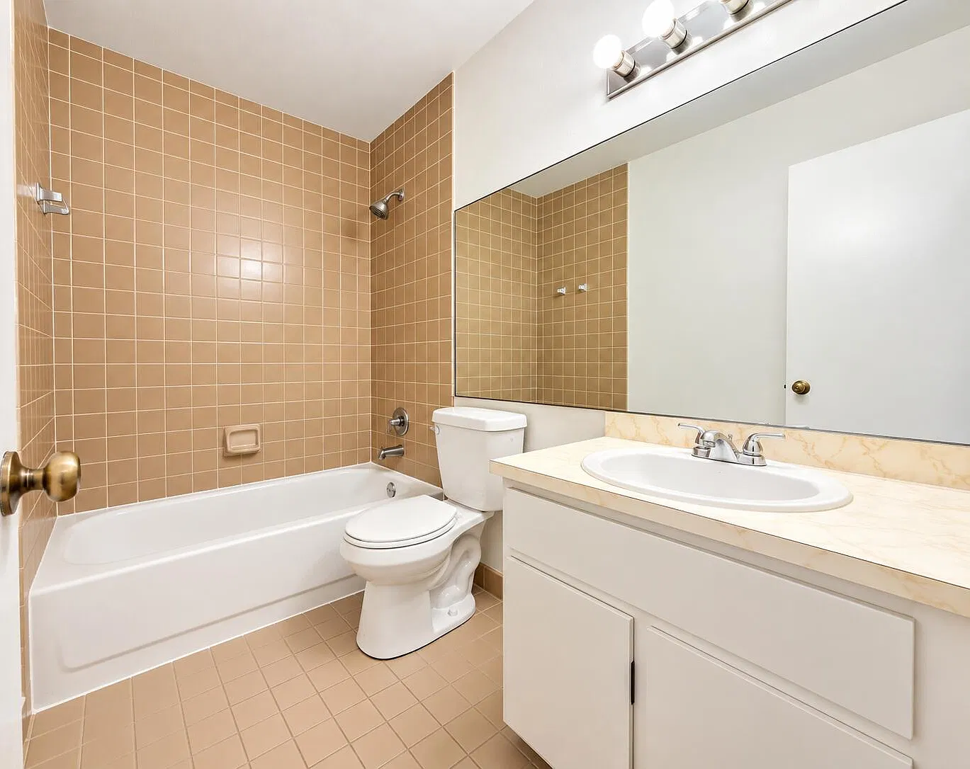 2 bed, 2.0 bath, 1173 sqft, $2,299 — Photo 3