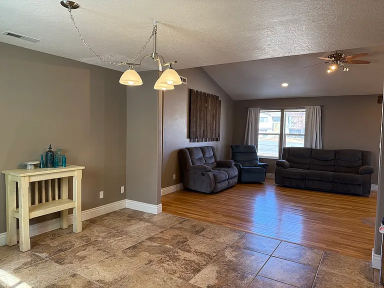 215 W Mill Rd — Photo 5