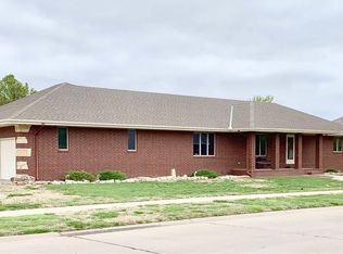 400 Crestview Ct, McPherson, KS 67460