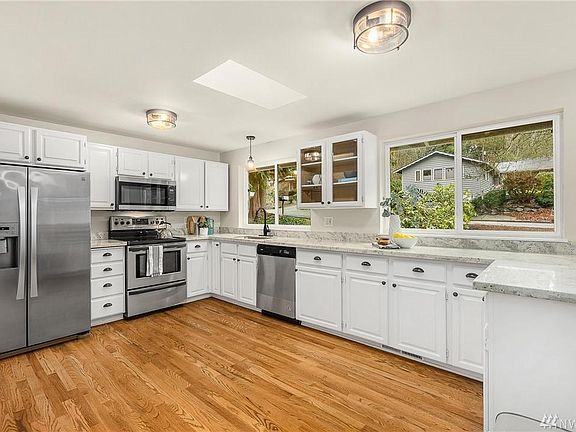 5th image of 10435 NE 109th St