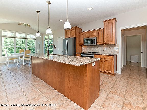 3rd image of 1223 Berkshire Dr