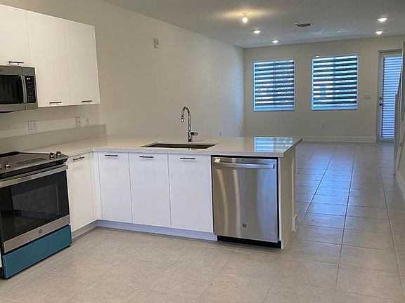 4th image of 10300 SW 66th St #103