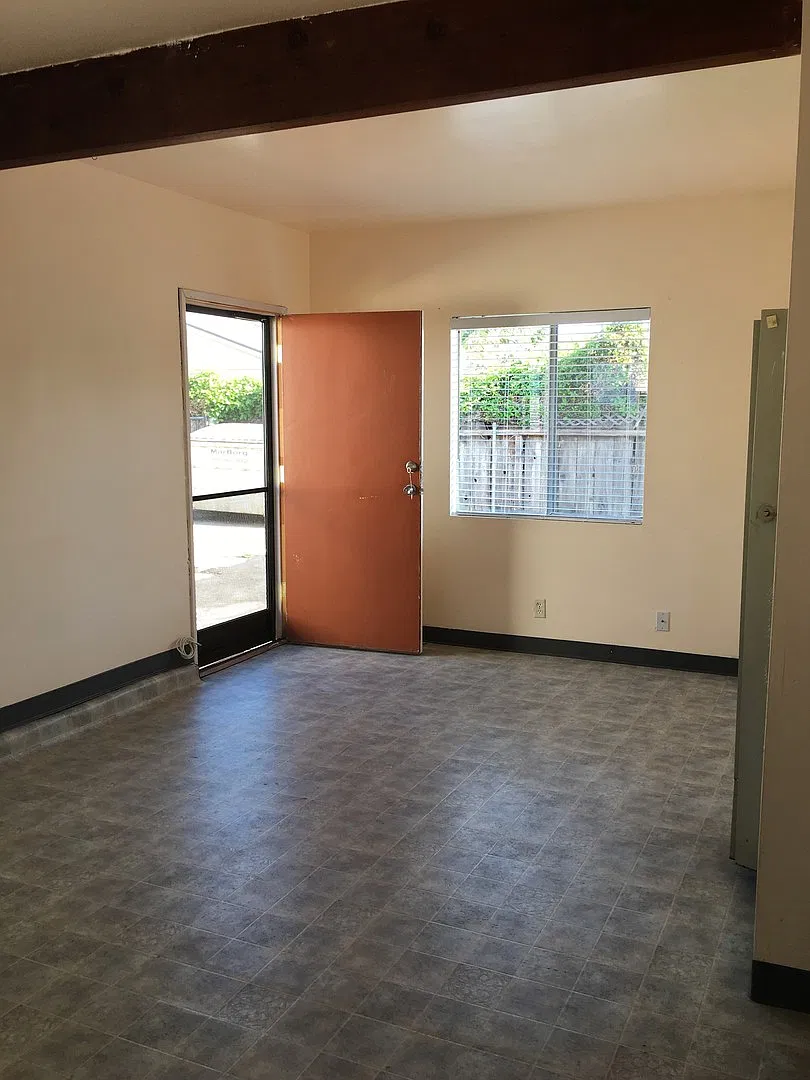 27 1/2 Magnolia Ave — Photo 3