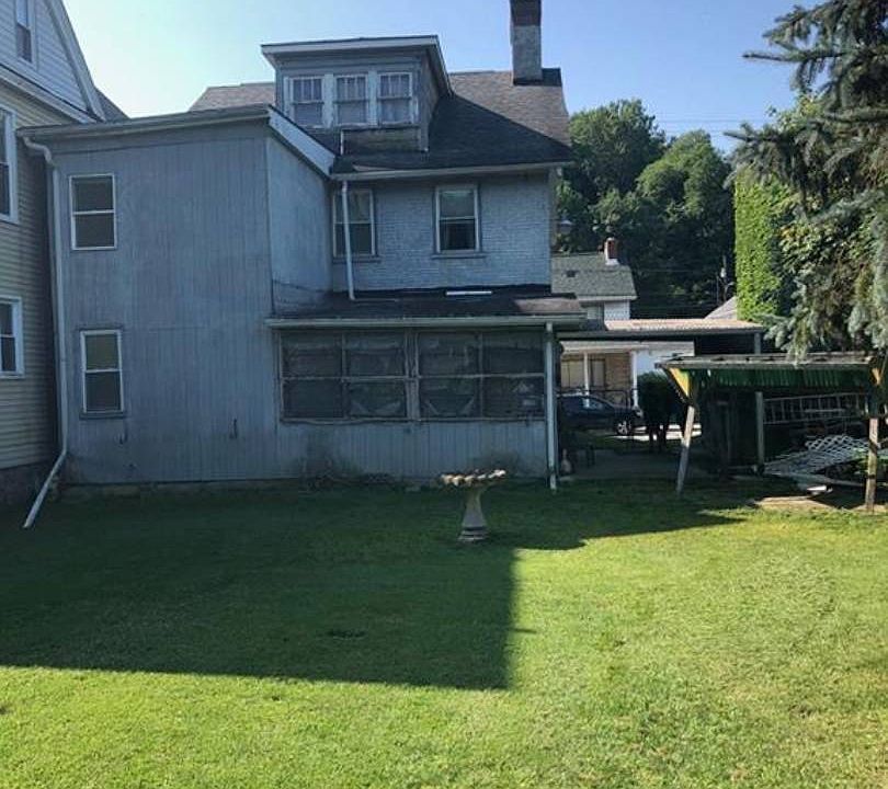 2nd image of 724 Water St