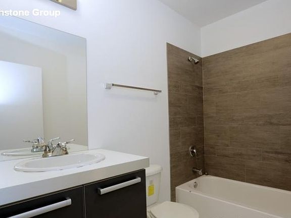 5th image of 1544 W Glenlake Ave APT 4D