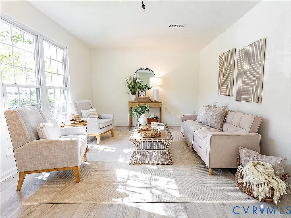 3 bed, 1.5 bath, 1218 sqft, $2,300 — Photo 2