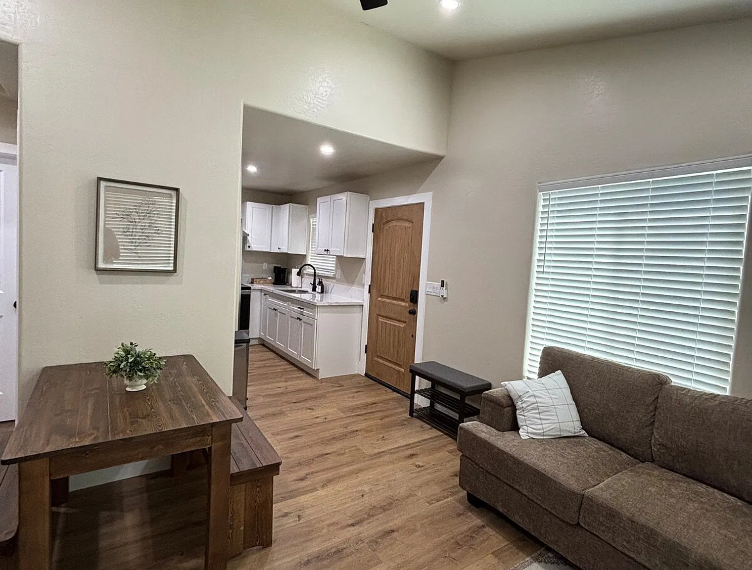 2 bed, 1.0 bath, $4,527 — Photo 3