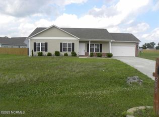 203 Chandler Ct, Maysville, NC 28555